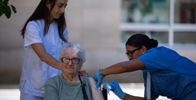 Denuncian la contratación de personal sanitario sin titulación en residencias públicas de la Comunidad de Madrid