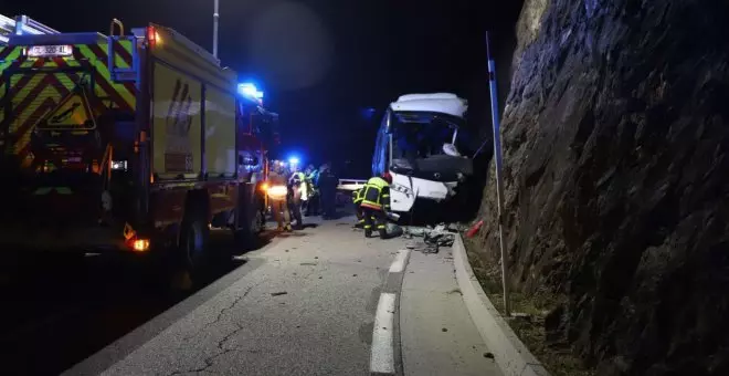 Al menos dos muertos y diez heridos graves en un accidente en Francia de un autobús que salió de Barcelona