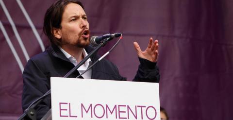 El líder de Podemos, Pablo Iglesias, durante su discurso en una Puerta del Sol abarrotada de personas tras la Marcha del Cambio en Madrid. -JAIRO VARGAS