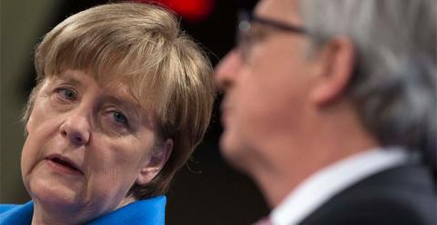 Angela Merkel y Jean-Claude Juncker, en Bruselas. / REUTERS