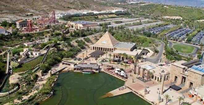 Vista de las instalaciones del parque de atracciones Terra Mítica. EFE