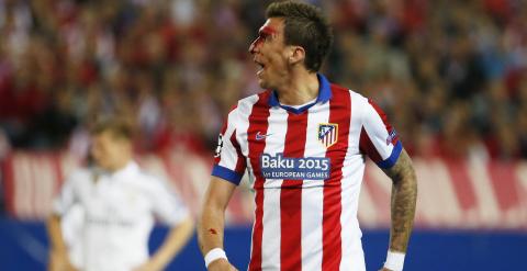 Mario Mandzukic sangrando en el partido de ida contra el Real Madrid. /REUTERS