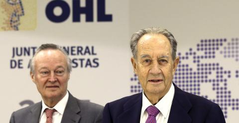 El presidente del Grupo OHL, Juan Miguel Villar Mir, y el vicepresidente y consejero delegado, Josep Piqué, momentos antes de la rueda de prensa previa a la junta de accionistas. EFE/Sergio Barrenechea