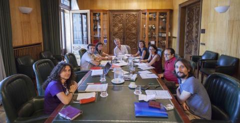 Elena Giner, concejal de Participación, Gobierno Abierto y Transparencia, ocupa el tercer puesto por la derecha en la primera reunión de la nueva Junta de Gobierno de Zaragoza / Zaragoza En Común