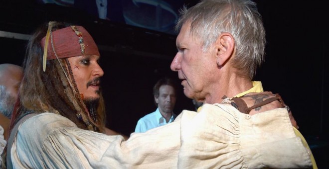 Harrison Ford y Johnny Depp aparecieron en el escenario de la Expo D23 de Disney en Anaheim (California).