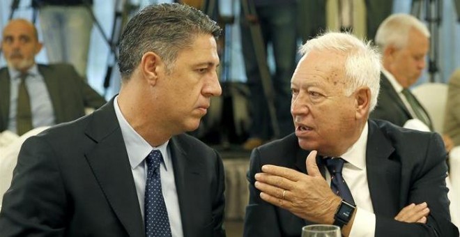 El ministro José Manuel García-Margallo junto a Xavier García Albiol. - EFE