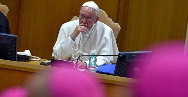 El papa Francisco preside la 16ª reunión ordinaria del Sínodo de Obispos en el Vaticano. EFE