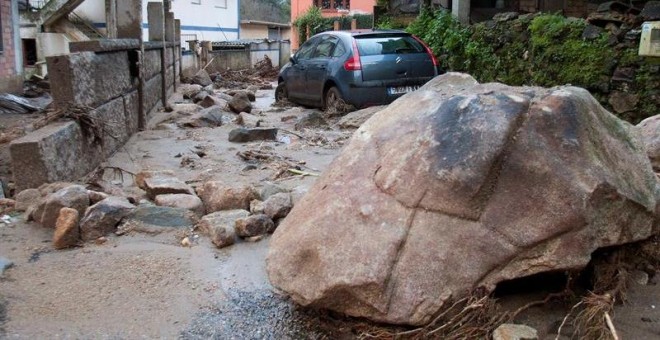 Desprendimientos producidos a consecuencia de las lluvias caídas por este temporal que asola Galicia. EFE/Salvador Sas