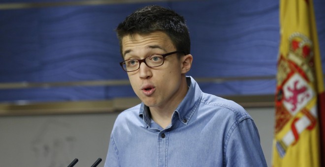 El portavoz de Podemos, Iñigo Errejón, durante su comparecencia en rueda de prensa, tras la reunión de la Junta de Portavoces del Congreso de los Diputados. EFE/Sergio Barrenechea