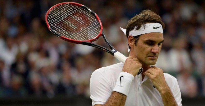 Federer, durante el partido ante Willis en Wimbledon. REUTERS/Tony O'Brien