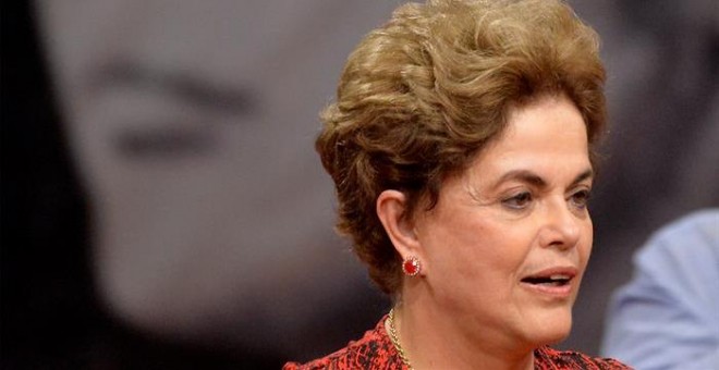 La presidenta brasileña Dilma Rousseff, suspendida de sus funciones por un juicio de destitución, habla en un acto en Brasilia (Brasil). EFE/Cadu Gomes