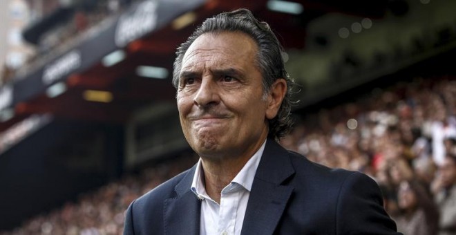 Fotografía de archivo del técnico italiano Cesare Prandelli que ha presentado su 'dimisión irrevocable' como entrenador del Valencia CF. EFE/Archivo/Biel Aliño