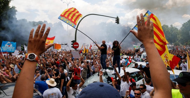 Taxi drivers gather near parliament during a protest against Uber and Cabify, which they say engage in unfair competition, in Madrid, Spain, May 30, 2017 REUTERS/Paul Hanna