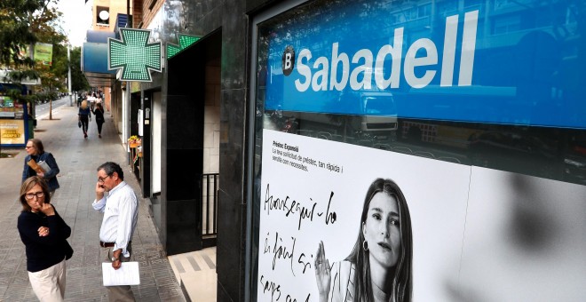 Una sucursal del Banco Sabadell en Barcelona. REUTERS