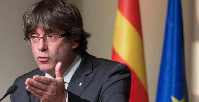 El president de la Generalitat, Carles Puigdemont, en l'acte amb alcaldes sobiranistes a Brussel·les. EFE