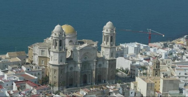 Imagen de archivo cedida por el Ayuntamiento de Cádiz de una vista aérea de la ciudad.