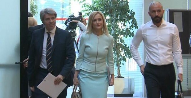 La presidenta de la Comunidad de Madrid, Cristina Cifuentes, antes de la rueda de prensa tras el Consejo de Gobierno autonómico. E.P.