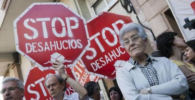 Imagen de archivo de una protesta contra un desahucio. / EFE