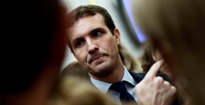 19/09/2018. El presidente del Partido Popular Pablo Casado, en los pasillos del Congreso durante la sesión de control al Ejecutivo en el Congreso de los Diputados.-EFE/Mariscal