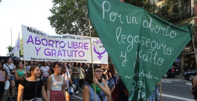 28/09/2018.- Un momento de la manifestación convocada por el Movimiento Feminista de Madrid con motivo del Día Internacional por la Despenalización del aborto y la Defensa de los Derechos Sexuales y Reproductivos de las mujeres. EFE/ Zipi