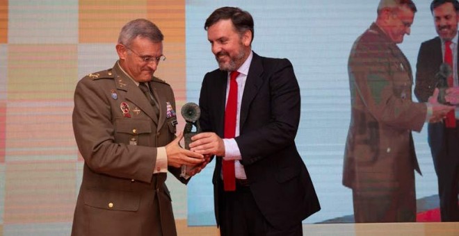 El teniente general Fernando José López del Pozo recibe el premio de Hazte Oír para el Ejército.