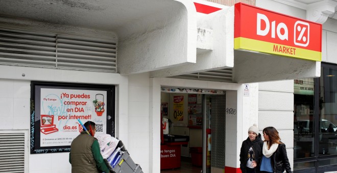 Un supermercado de la cadena Dia, en el centro de Madrid. REUTERS/Juan Medina