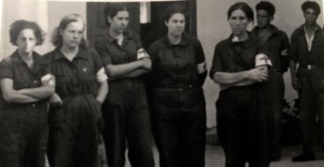 Las cinco milicianas asesinadas en Manacor. Esta es la foto que da inicia a la investigación que se cuenta en el documental.