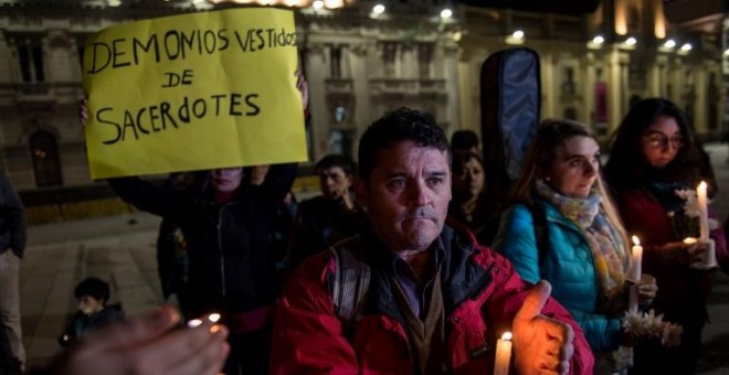 Manifestación en Santiago de Chile en protesta por los casos de abusos en la Iglesia. AFP/Martin Bernetti