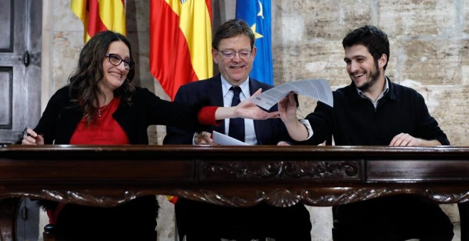 Mónica Oltra, Ximo Puig y Antonio Estañcomo representantes del pacto del Botànic. | EFE