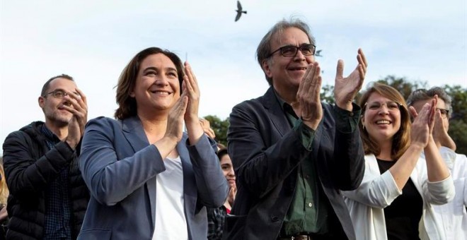 Ada Colau, Joan Subirats i Janet Sanz, els tres primers de la llista de Barcelona en Comú. EFE / ENRIC FONTCUBERTA