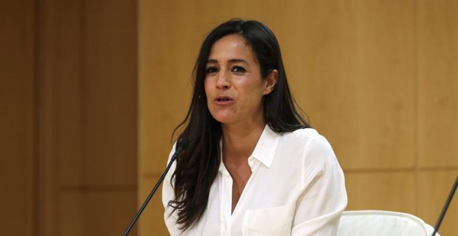 La vicelacaldesa de Madrid, Begoña Villacís, durante la rueda de prensa que ha ofrecido este lunes junto al alcalde, José Luis Martínez-Almeida, tras la primera reunión de la Junta de Gobierno del Ayuntamiento. EFE/J.J. Guillén