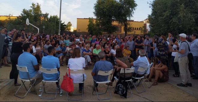 Reunión vecinal en el barrio de La Macarena, en Sevilla.