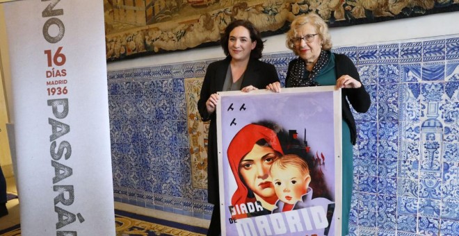 Ada Colau y Manuela Carmena, en la inauguración de la exposición 'No pasarán. Madrid, 1936'. Foto Ayuntamiento de Madrid