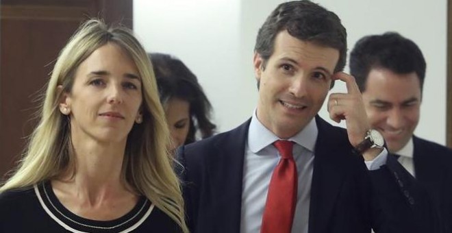 La diputada popular por Barcelona Cayetana Álvarez de Toledo; el líder del PP, Pablo Casado; y su secretario general, Teodoro García Egea, durante la reunión con el grupo parlamentario del PP en el Congreso. En otoño de 2015 Cayetana Álvarez de Toledo se