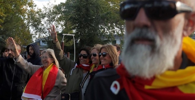 24/10/2019 - Una treintena de franquistas comienza a concentrarse cerca de Mingorrubio. / REUTERS -  SUSANA VERA