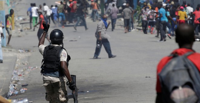 Intervención policial en las protestas vividas en Puerto Príncipe, la capital de Haití. / Reuters