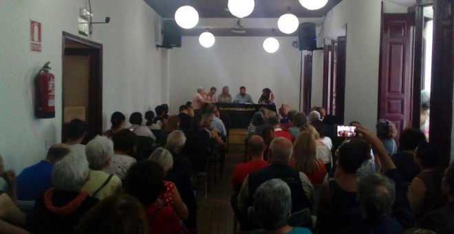 Fotografía del salón de actos de la librería Traficantes de Sueños el día que se inauguró la Marea de Residencias | Raúl Camargo