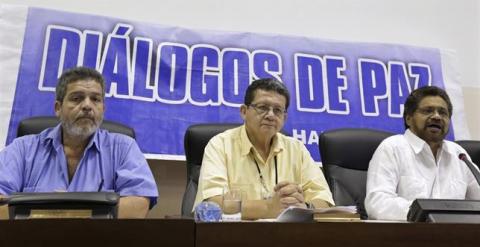 Miembros de la mesa de diálogo para la paz en Colombia; a la derecha, Humberto de la Calle. REUTERS / ENRIQUE DE LA OSA