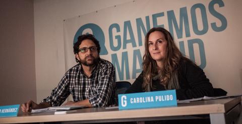 Los portavoces de Ganemos Madrid, Carolina Pulido y Ramón Hernández, durante la rueda de prensa. -GANEMOS MADRID