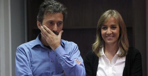 Los diputados autonómicos madrileños Tania Sánchez y Mauricio Valiente elegidos candidatos de Izquierda Unida a la Comunidad y la Alcaldía de Madrid. /EFE