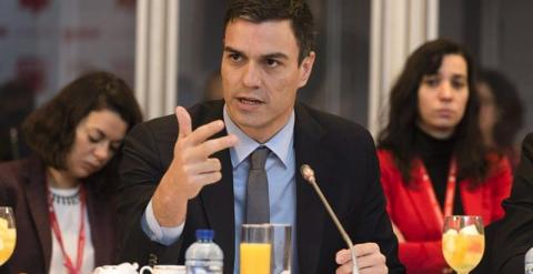 Fotografía facilitada por el Partido Socialista Europeo (PSE) del secretario general del PSOE, Pedro Sánchez, durante su intervención en la reunión previa a la cumbre europea de hoy que celebran los líderes socialistas de la UE. EFE/Christophe Vander