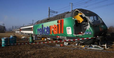 Dos trenes de pasajeros colisionan cerca de Rafz, a 30 km de Zúrich (Suiza)./REUTERS-Arnd Wiegmann