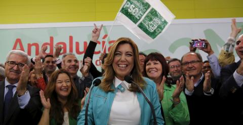 La presidenta de la Junta de Andalucía y candidata socialista, Susana Diaz, celebra con los militantes del partido los resultados en las elecciones de este 22-M. REUTERS/Marcelo del Pozo