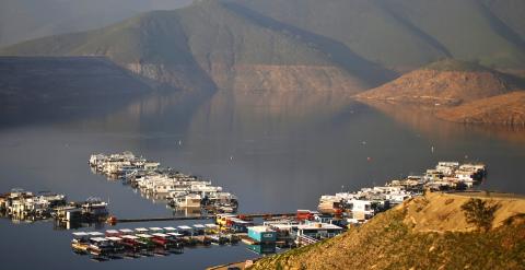 Imagen del lago Kaweah, en California (EEUU), en la que se puede apreciar el bajo nivel del agua. REUTERS