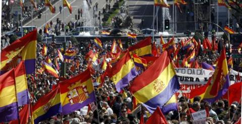 Manifestaciones por la Tercera República./ EFE