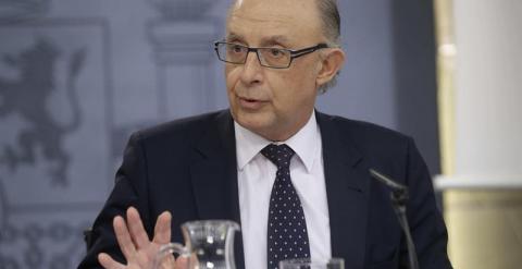 El ministro de Hacienda, Cristóbal Montoro, durante la rueda de prensa ofrecida tras la reunión del Consejo de Ministros. /EFE