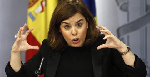 La vicepresidenta del Gobierno, Soraya Sáenz de Santamaría, durante la rueda de prensa posterior al Consejo de Ministros. EFE