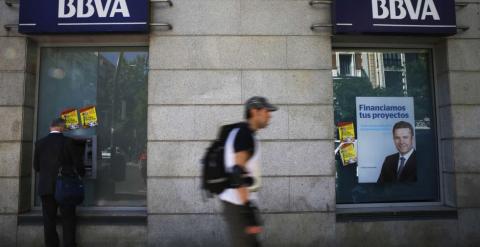 Una oficina del BBVA en Madrid. REUTERS