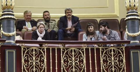 Representantes de la Amical de Mauthausen en la tribuna del Congreso Congreso de los Diputados hoy, el día en el que el ministro de Educación y Cultura, José Ignacio Wert, ha avanzado que el Gobierno está dispuesto a estudiar el reconocimiento jurídico y