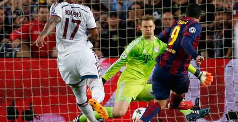 Neuer desbarata la ocasión de Luis Suárez. Reuters / Paul Hanna